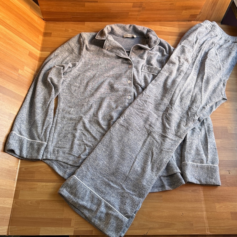 Aamikast ladies gray long sleeve pajamas size large